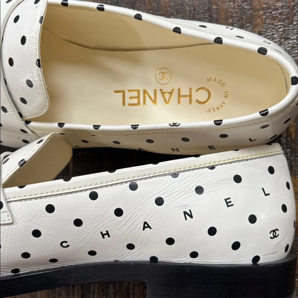 Chanel ICONIC White Polka Dot Women’s Loafers - Picture 6 of 6